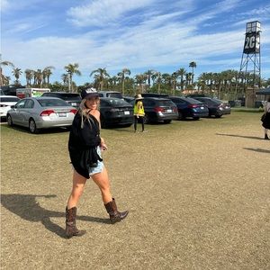 Meet your Posher, Gabriella